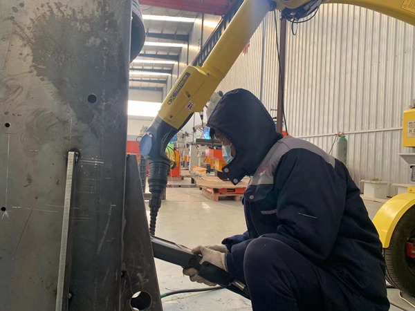 如何選擇焊接機器人廠家？