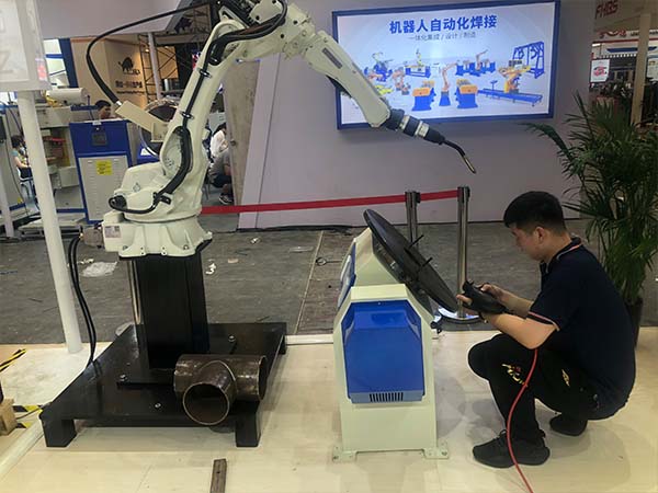 全自動激光焊接設(shè)備廠家哪個比較好？